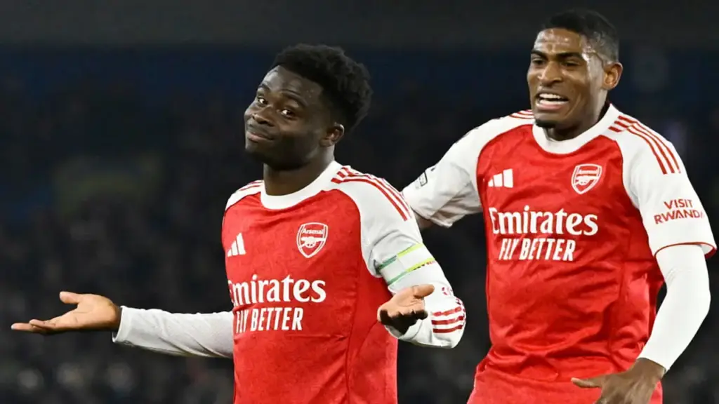 Arsenal hơn Man City 7 điểm