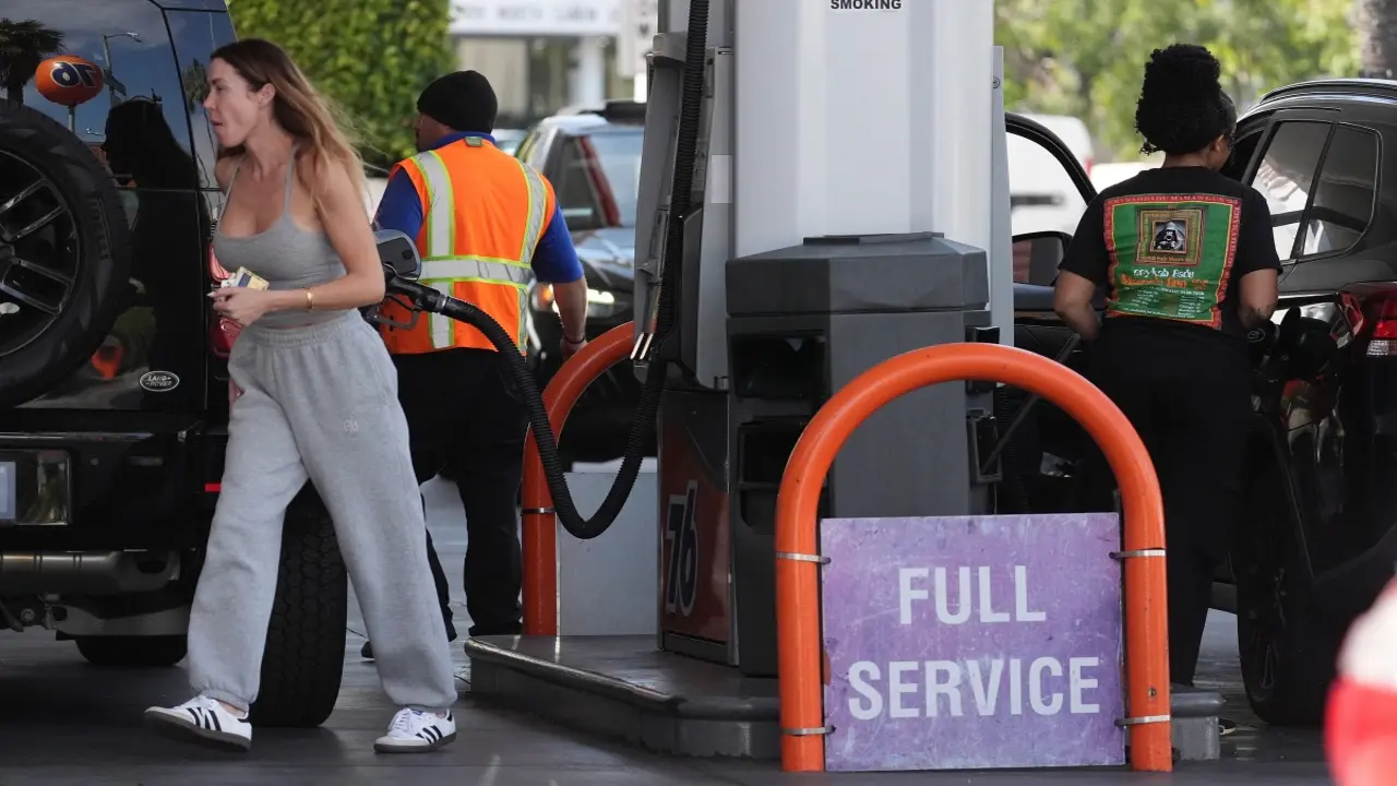 Giá xăng trung bình tại Mỹ tăng mạnh nhất trong 4 năm